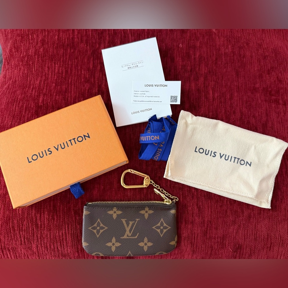 SOLD ON M!!!! Louis Vuitton Key pouch